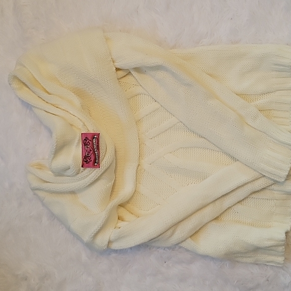 Off the shoulder white sweater - Picture 4 of 4